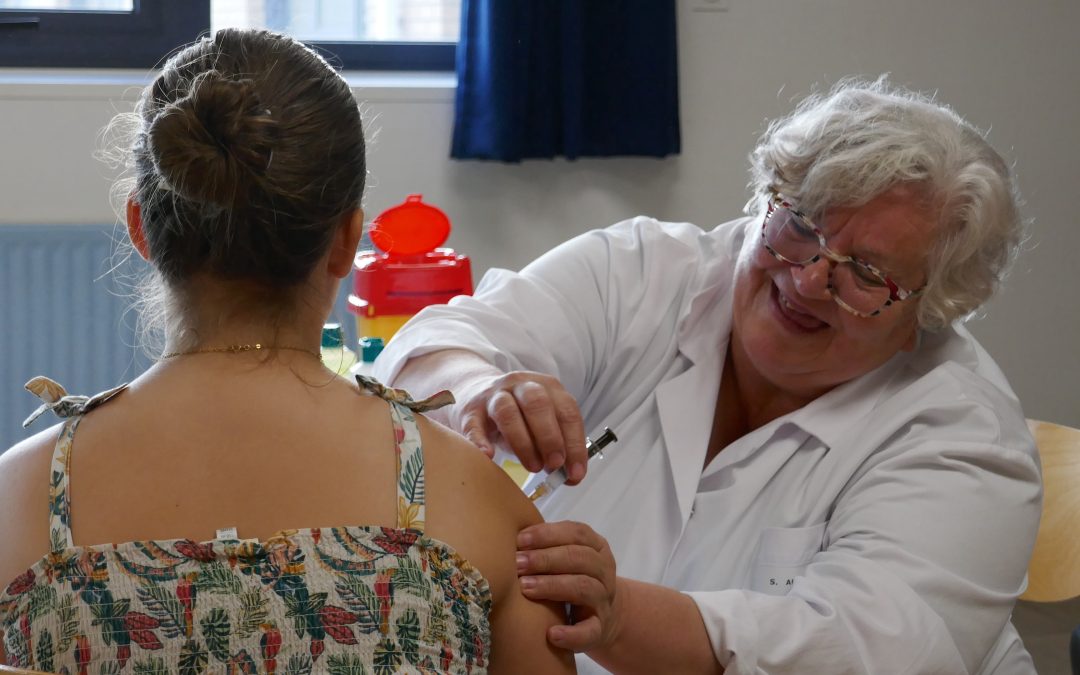 Le CH Calais vaccine dans les collèges